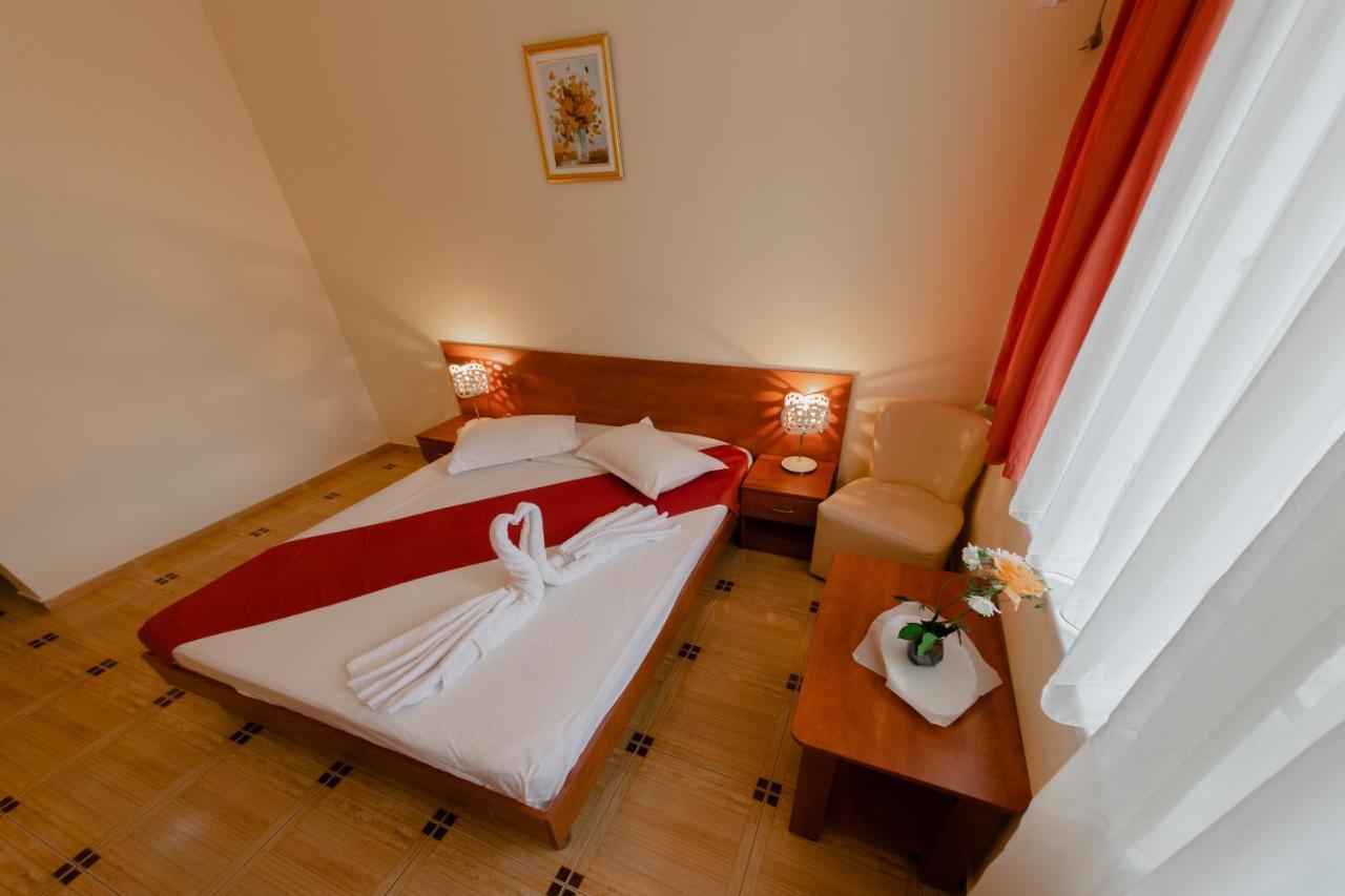 Hotel Callatis เนพทุน ภายนอก รูปภาพ
