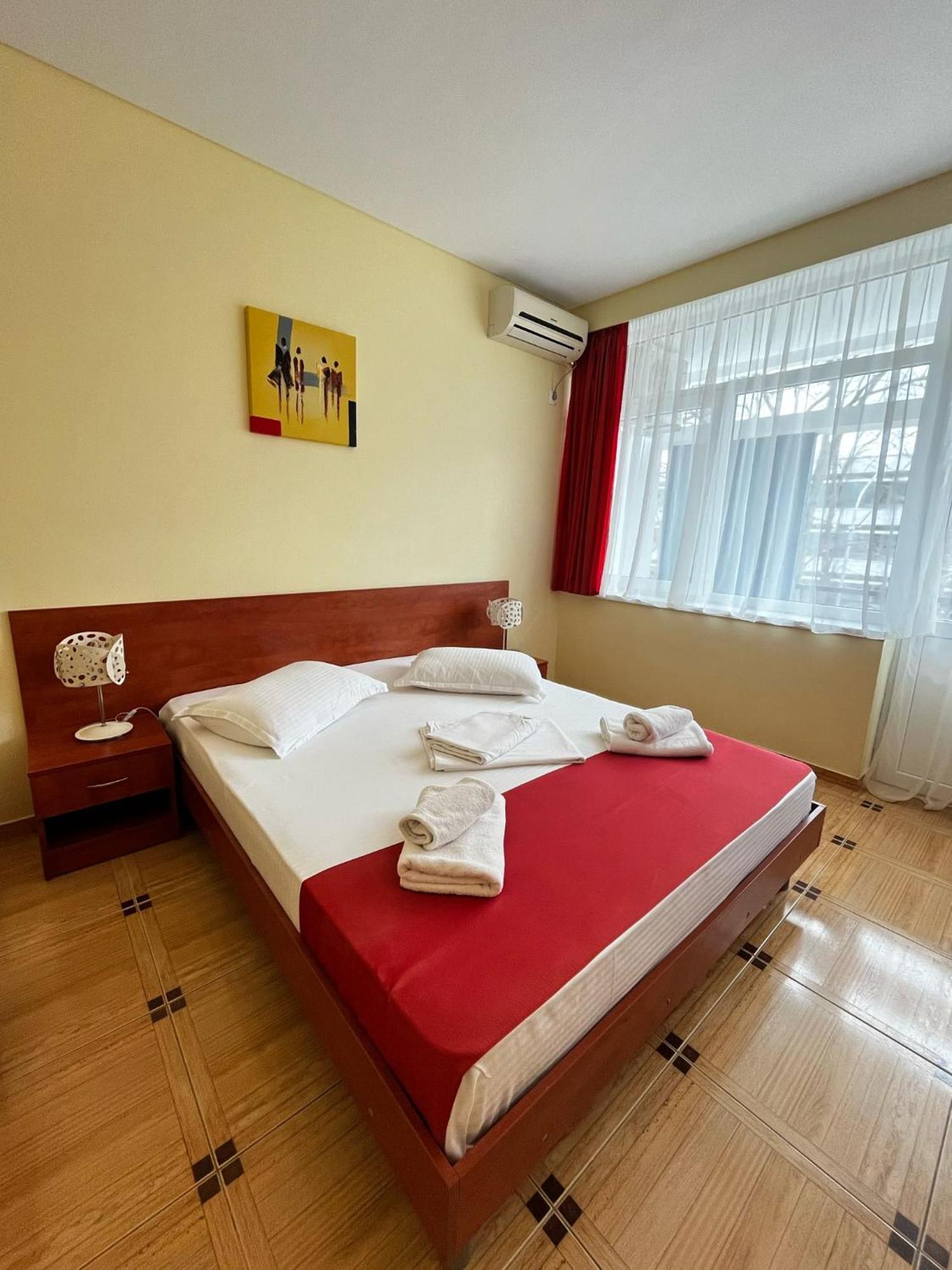 Hotel Callatis เนพทุน ภายนอก รูปภาพ