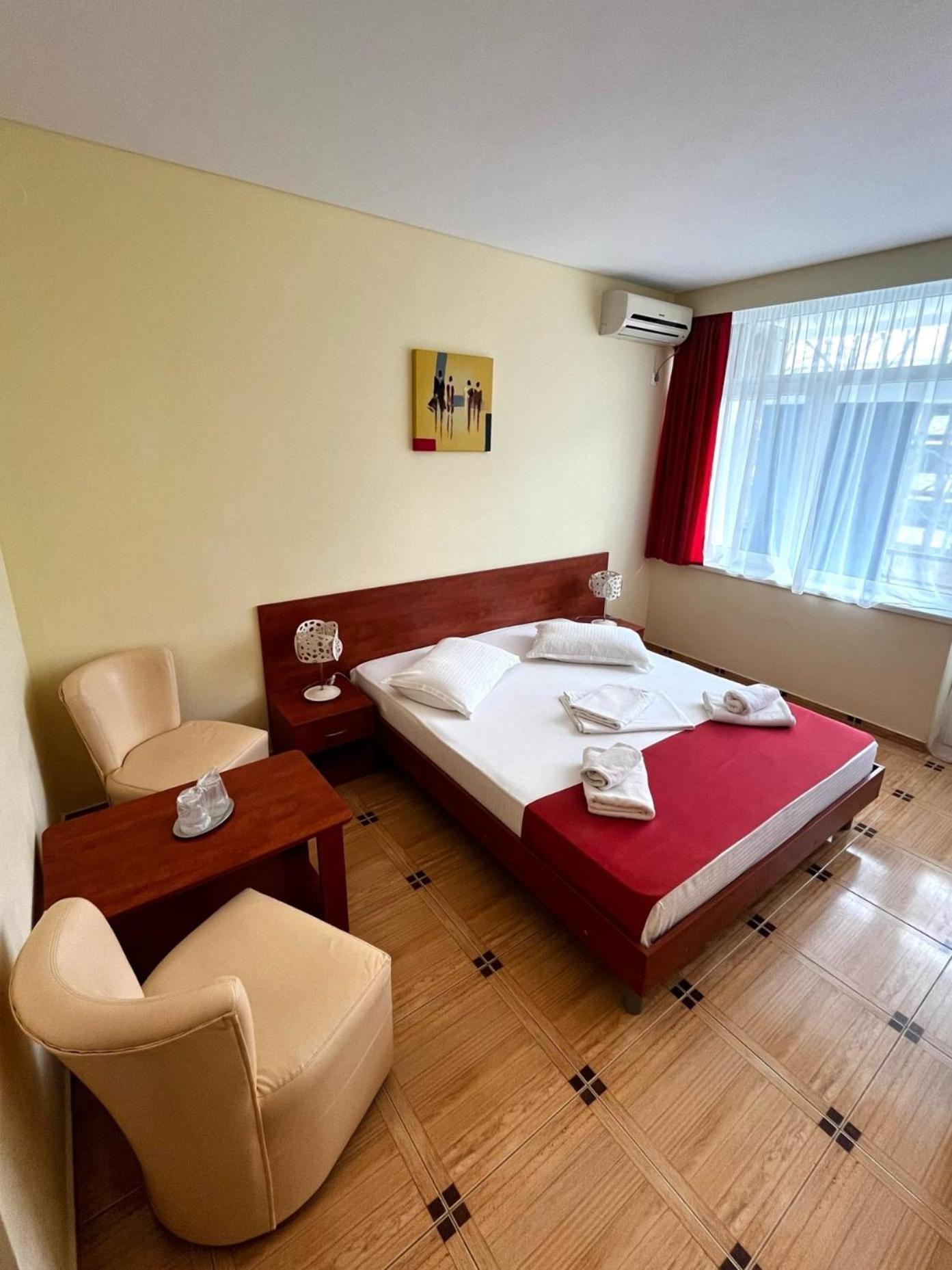 Hotel Callatis เนพทุน ภายนอก รูปภาพ